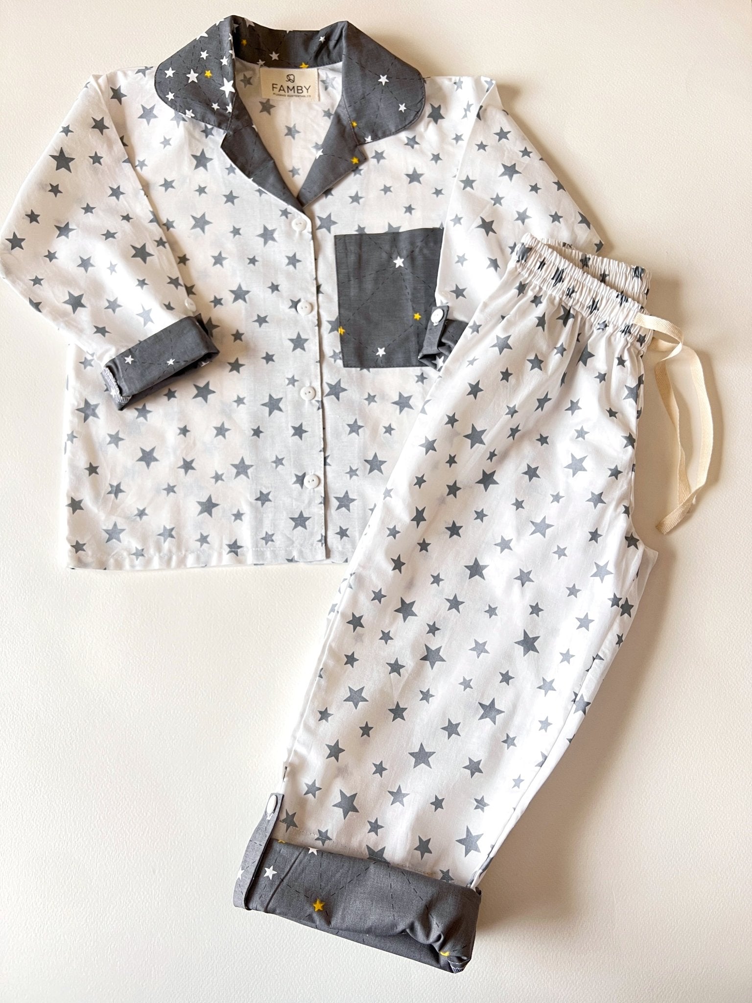 Pijama Crecedor estrellas grises y grafito - fambypj