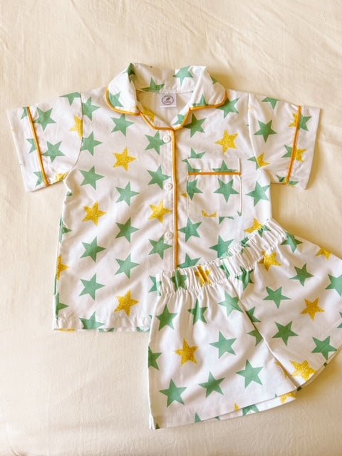 Pijama estrellas verdes - fambypj